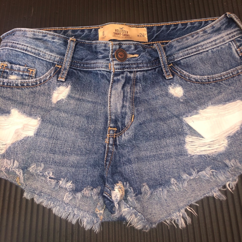 Hollister medium wash ripped shorts size 0